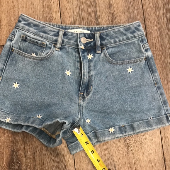 Flowered jean shorts - Picture 3 of 10